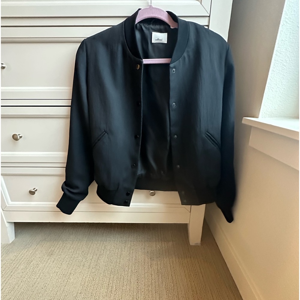 Aritzia Wilfred Bomber jacket